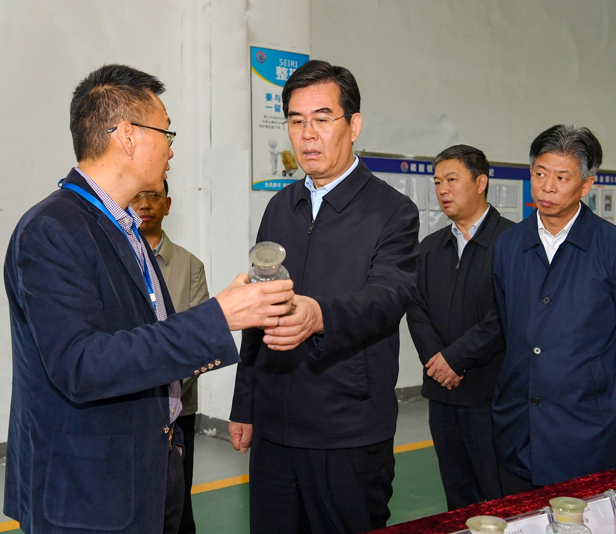 (3)李炳军在贵州安达科技能源股份有限公司考察.jpg