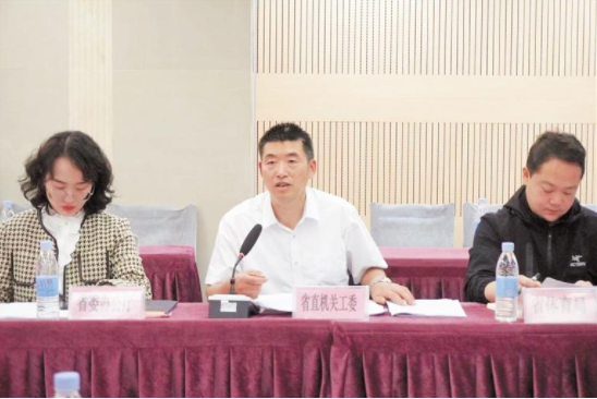 省直机关工委驻岩莺村第一书记袁维学： 把他乡当故乡 把群众当亲人