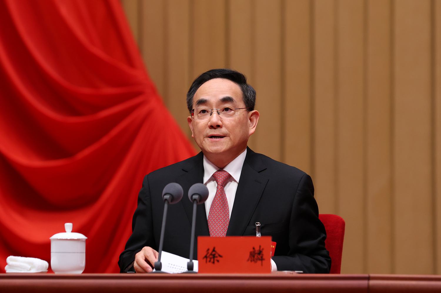 (审定)8ae21---2025年4月29日,中国共产党贵州省第十三届委员会第七次全体会议在贵阳召开。省委书记徐麟就《决定(讨论稿)》向全会作说明,并作总结讲话。贵州日报天眼新闻记者 林民 摄影.jpg
