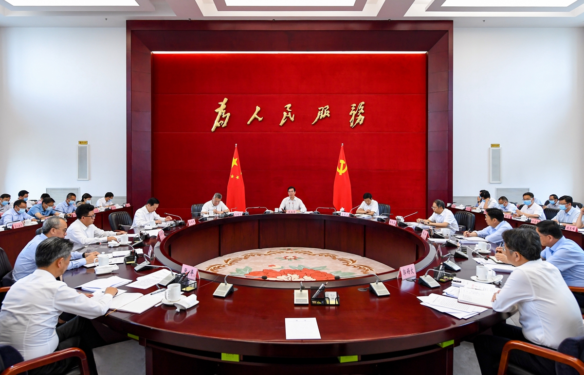 6.24主持召开省政府党组中心组党史学习教育专题学习会.jpg