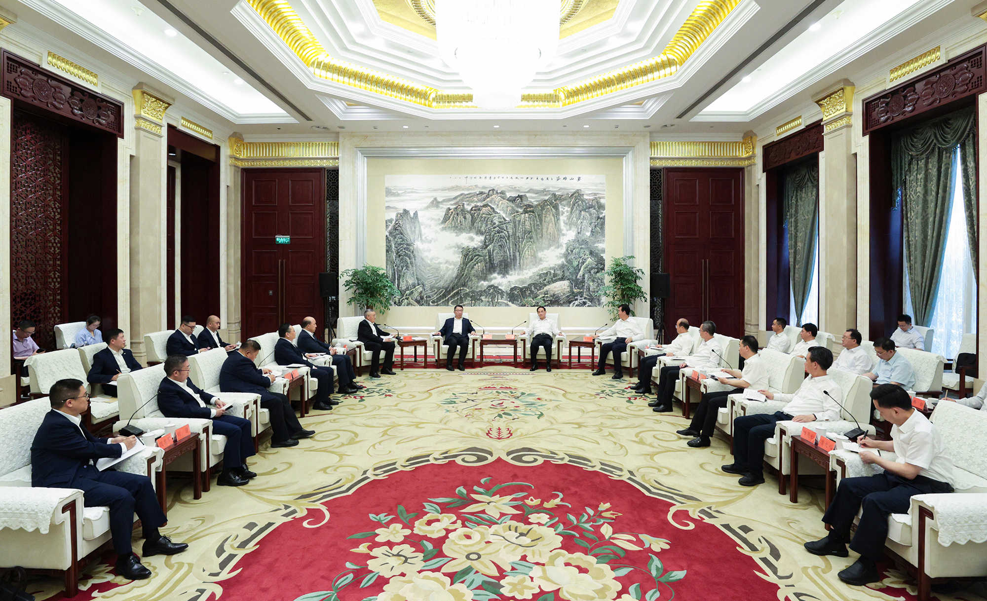 0629会见上海浦东发展银行党委书记、董事长郑杨一行.jpg