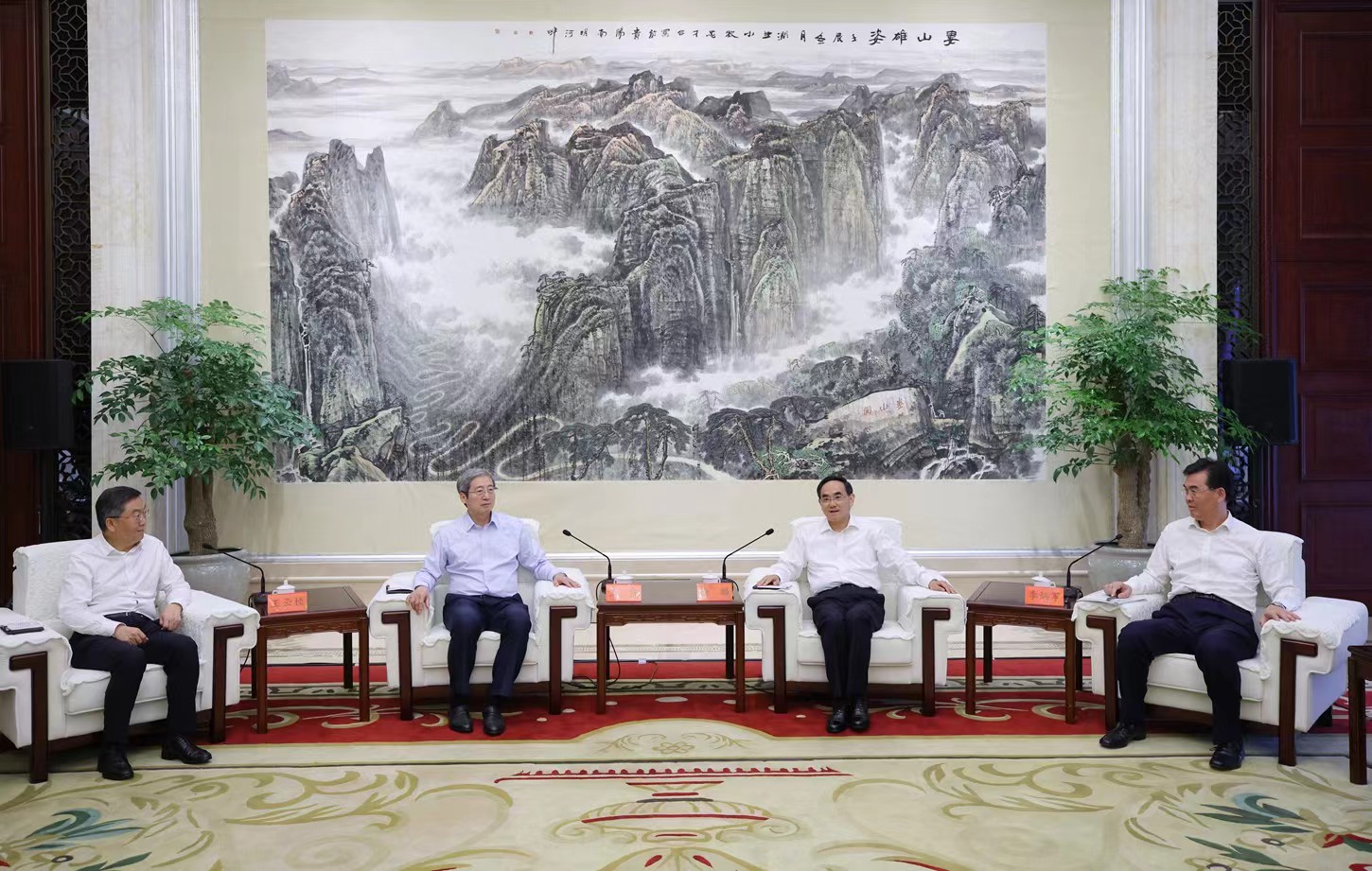 0807会见招商银行党委书记、行长王良一行.jpg