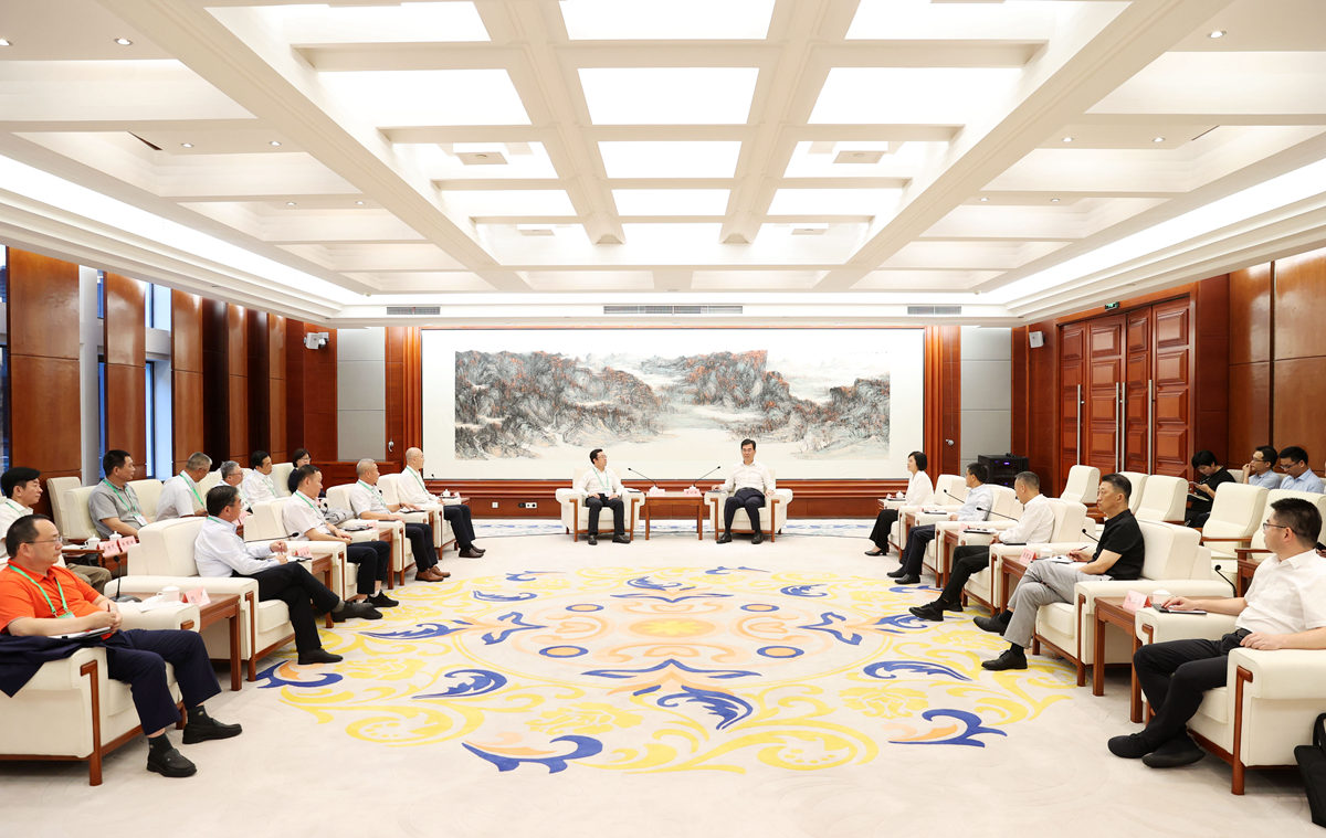 0808会见出席2023现代化工与新材料数智化转型升级高峰论坛重要嘉宾.jpg