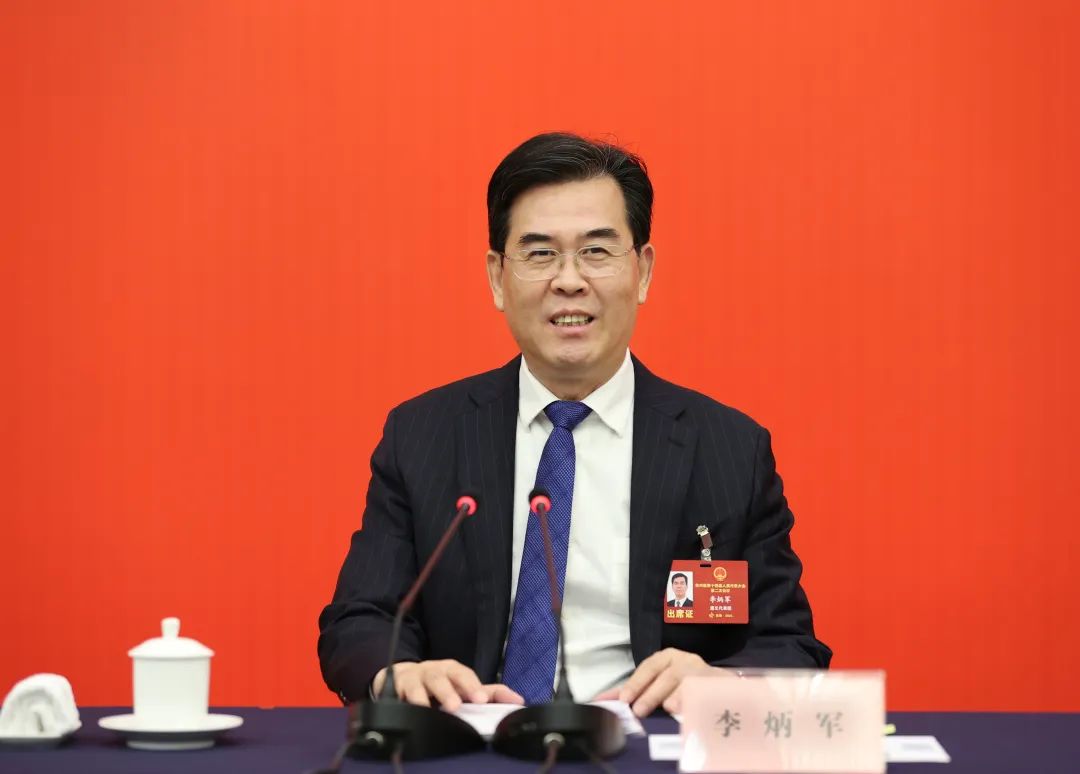 0125参加六盘水代表团审议.jpg