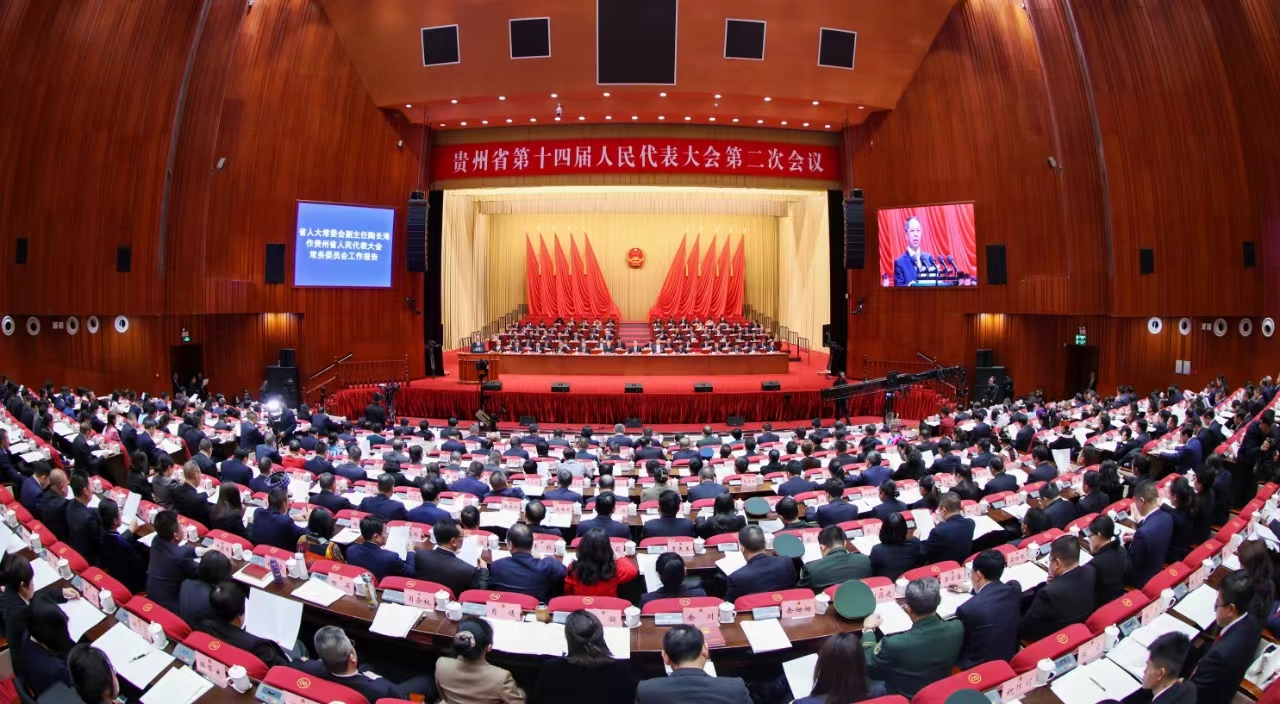 0126省十四届人大二次会议举行第二次全体会议.jpg