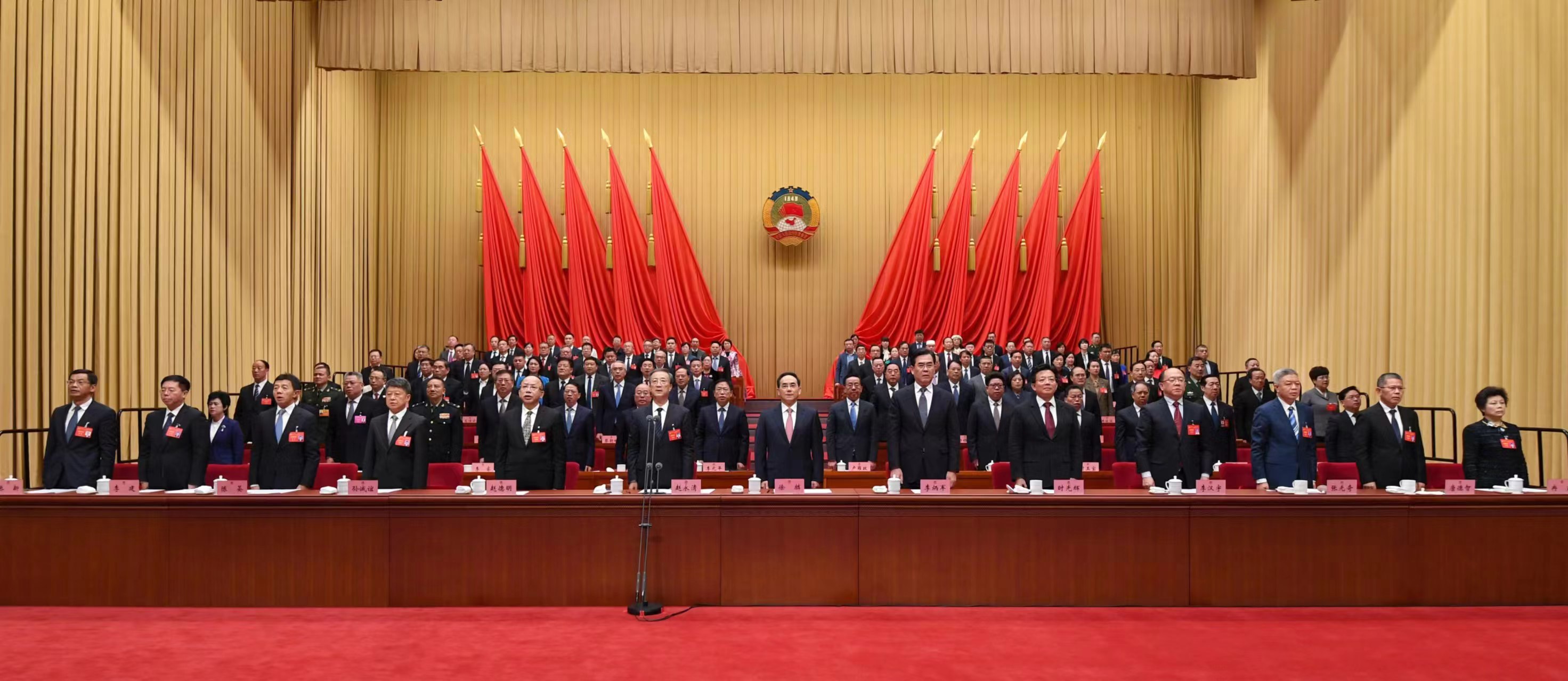 0127省政协十三届二次会议胜利闭幕.jpg