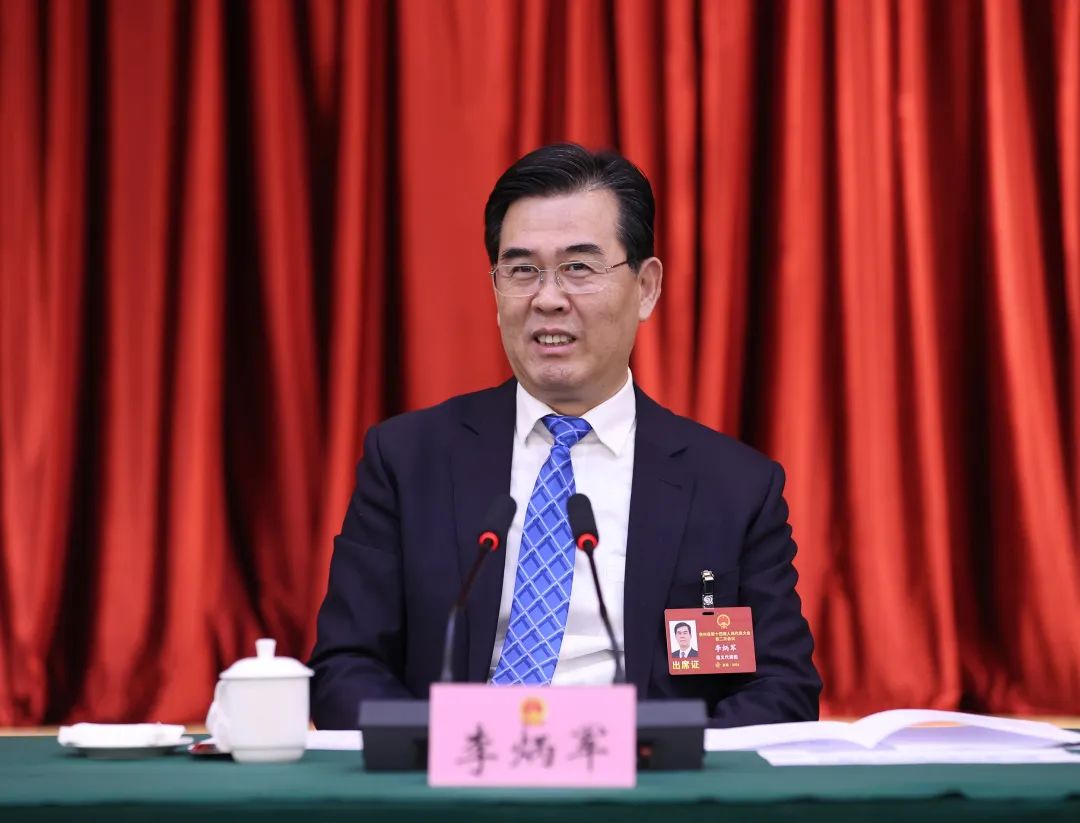 0127参加黔东南代表团审议.jpg