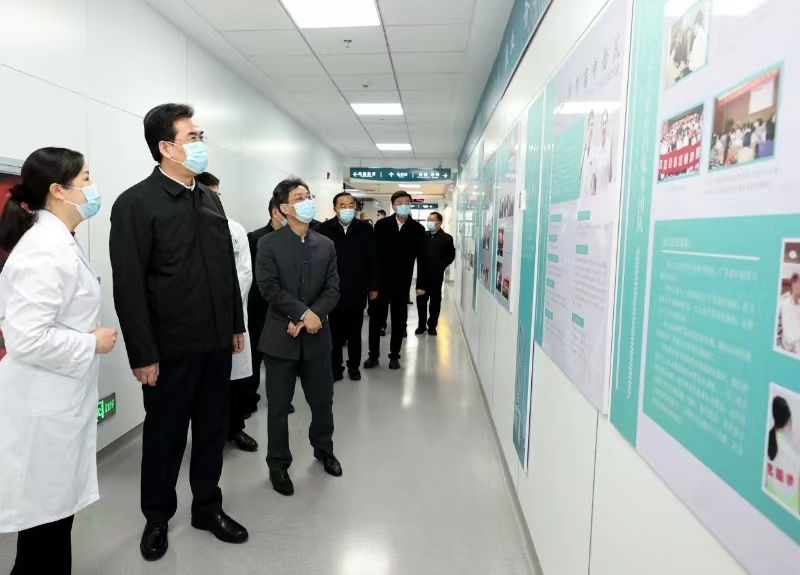 0318-19调研国家区域医疗中心建设并主持召开省政府专题会议.jpg