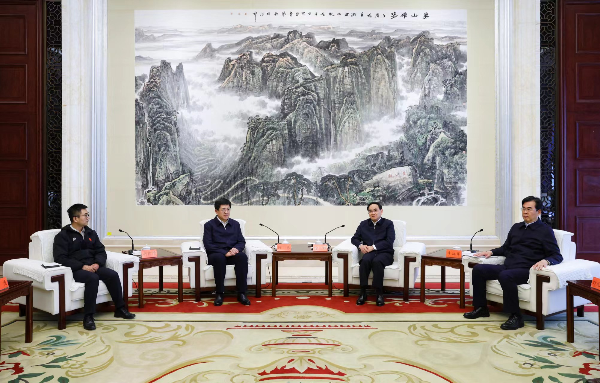 0321会见共青团中央书记处第一书记阿东一行.jpg