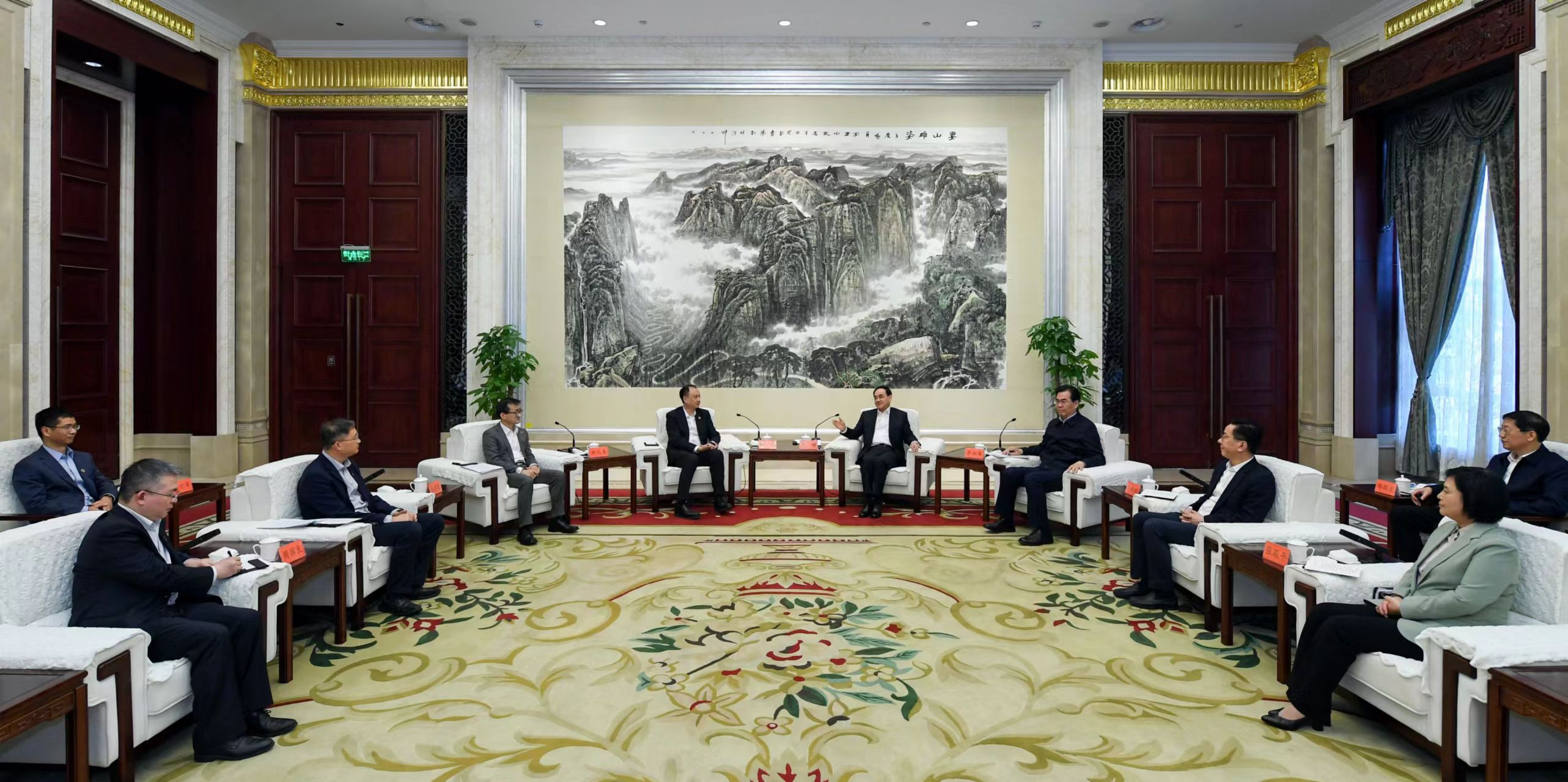 0323出席《贵州省人民政府 上海财经大学战略合作协议》签约仪式.jpg