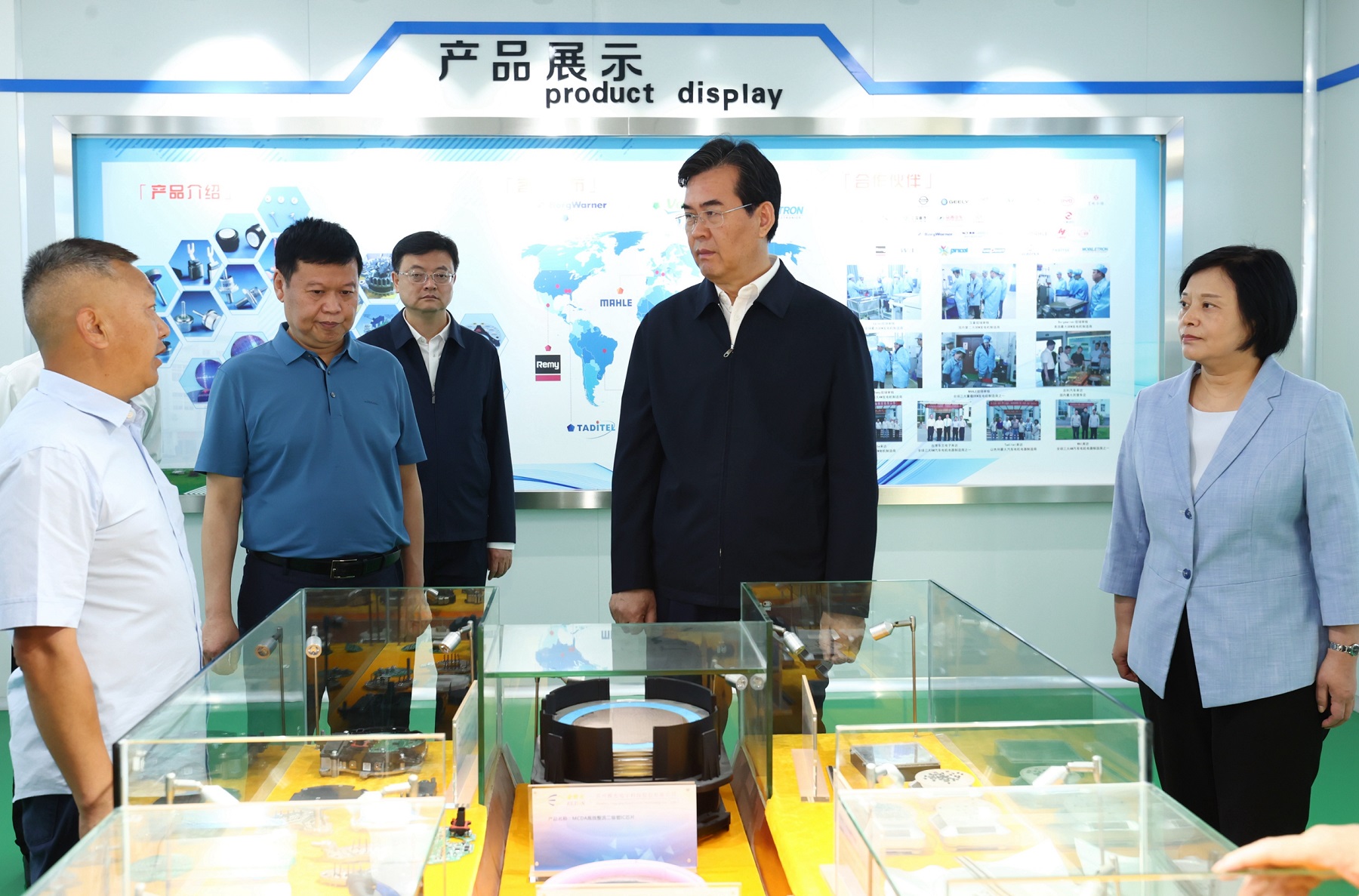 0415在贵阳市专题调研科技创新工作.jpg