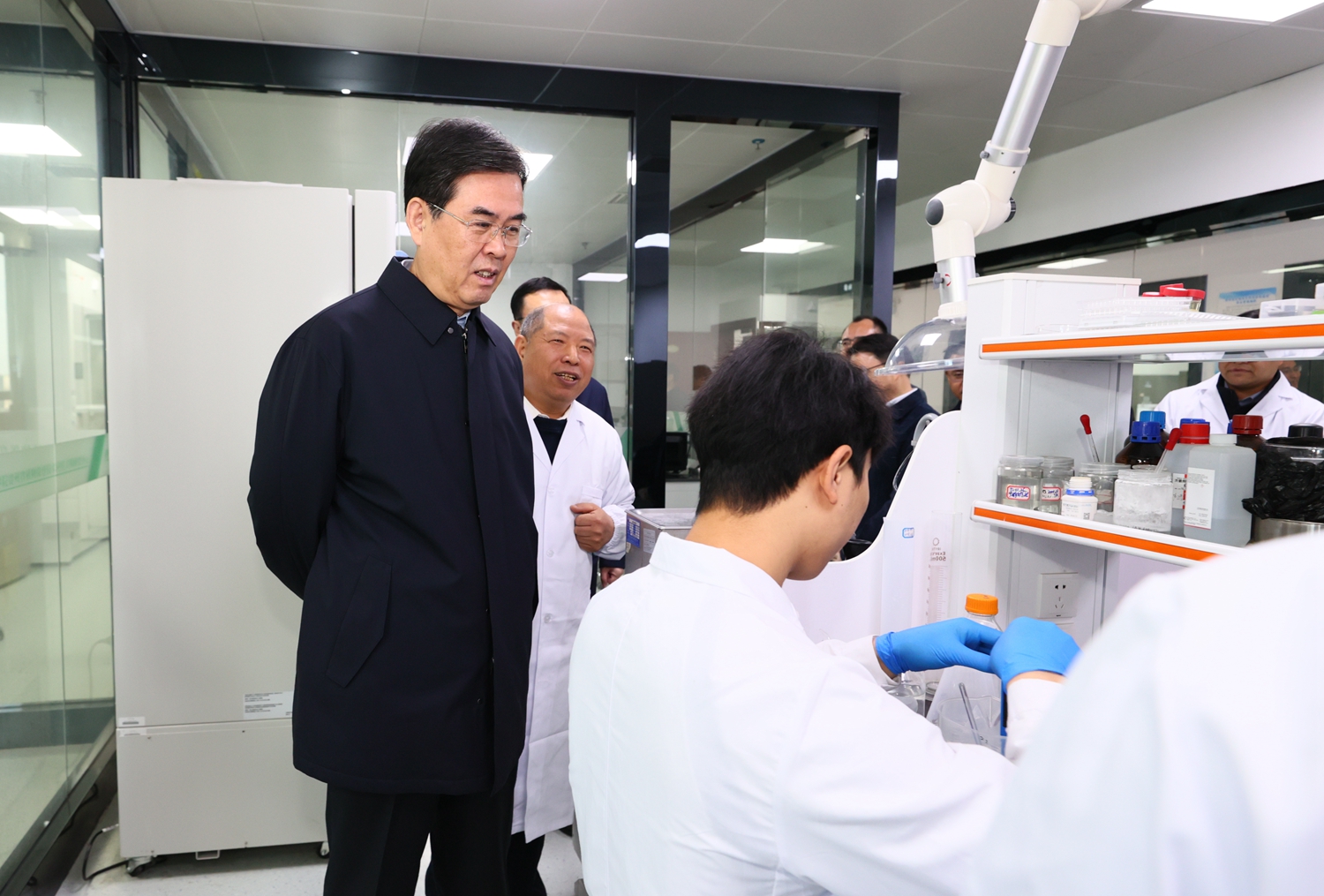1126在省农业科学院调研.jpg