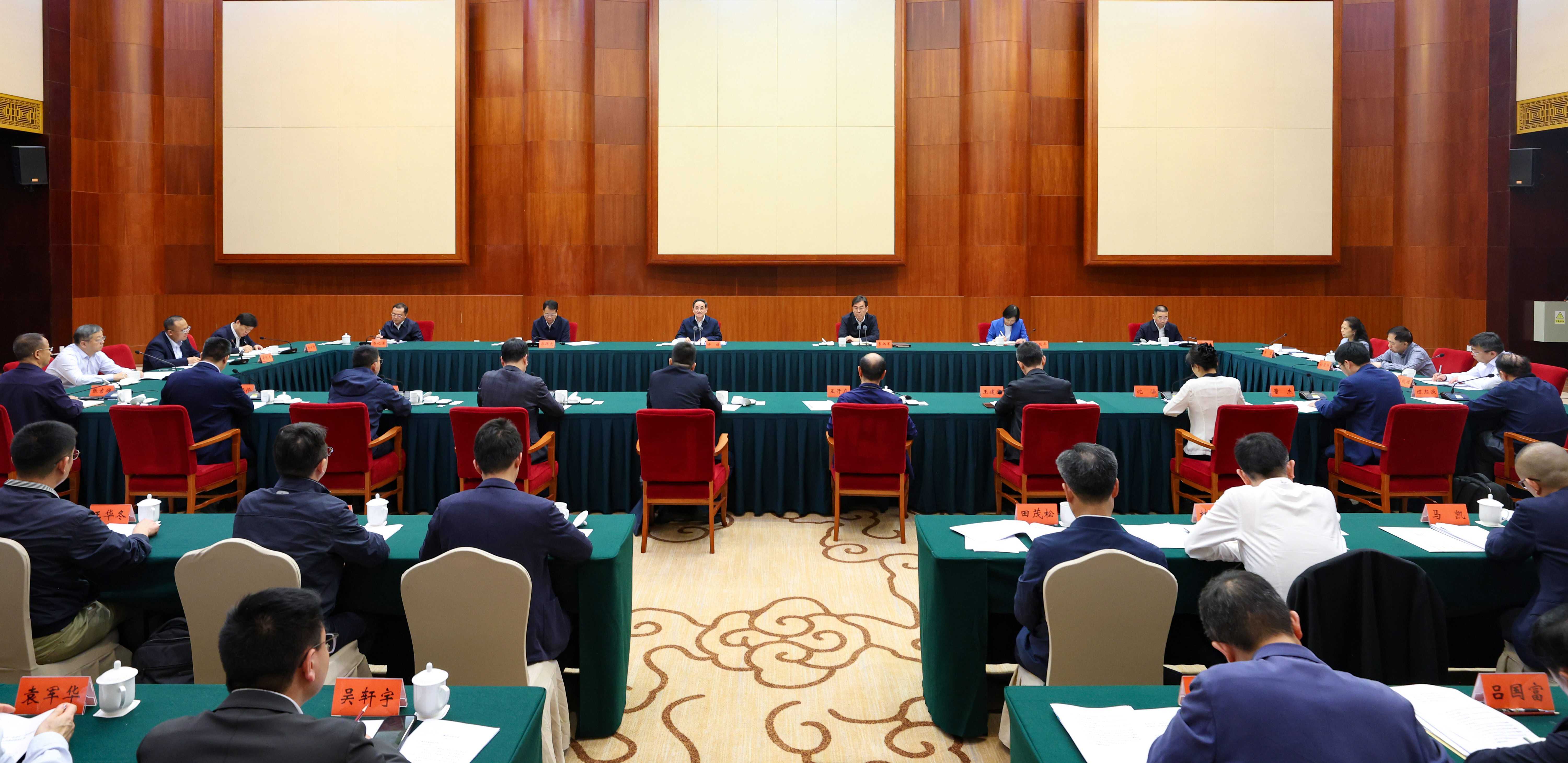 0422省外高水平大学“组团式”帮扶贵州学科建设工作座谈会.jpg